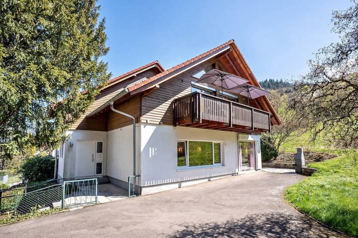 Appartement entier, Appartement 1 avec vue sur la montagne, terrasse et Wi-Fi in Baden-Baden, Forêt Noire du Nord