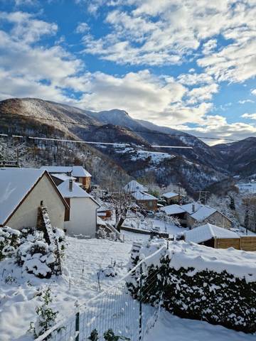 Gîte pour 10 personnes, avec terrasse et jardin à Sengouagnet