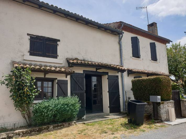 Gîte pour 8 personnes, avec piscine, animaux acceptés à Balledent