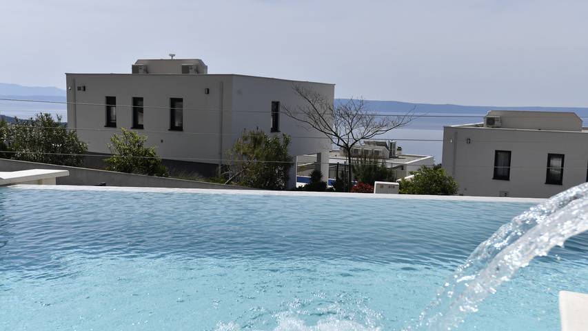 Ferienhaus für 7 Personen, mit Terrasse und Whirlpool sowie Garten in Makarska