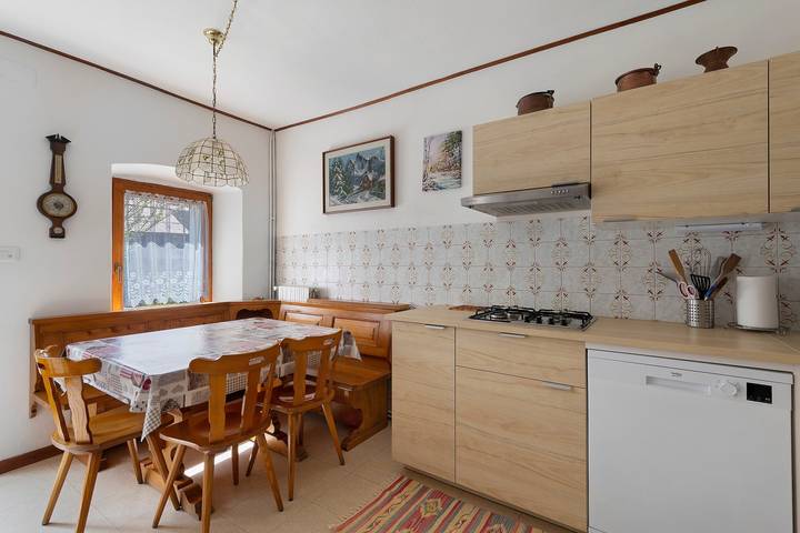 Casa Carmen in Vinigo: Mountain View, Private Terrace & Wi-Fi in Vodo di Cadore, Eastern Dolomites