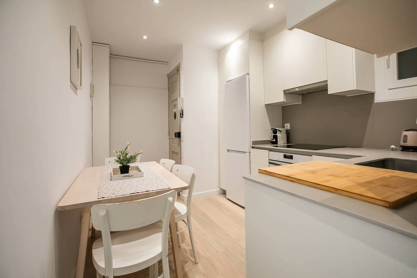 Apartamento entero, E4Lle1031 - Studio next to Plaza España in Centro Barcelona, Barcelona