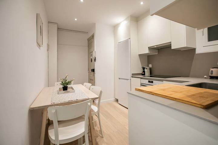 Apartamento entero, E4Lle1031 - Studio next to Plaza España in Centro Barcelona, Barcelona