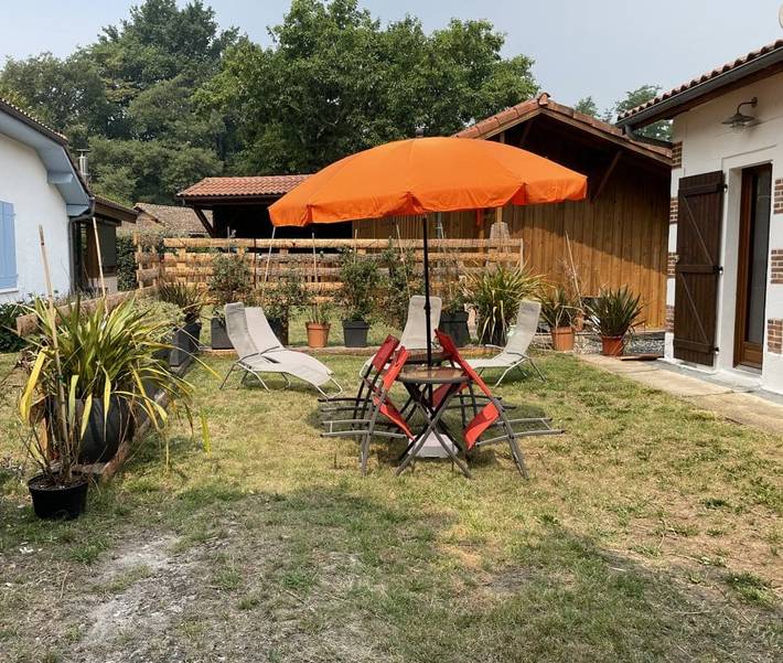 Gîte pour 4 personnes, avec jardin à Pissos
