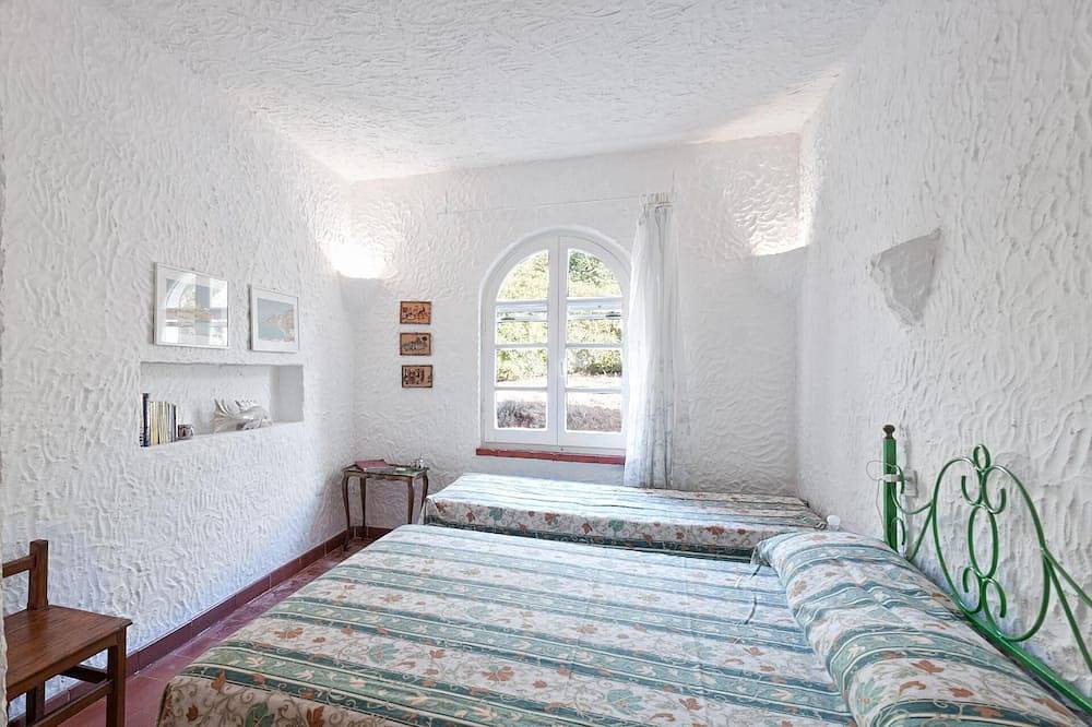 Villa Costa Rossa in La Marinedda, Trinità d'Agultu e Vignola