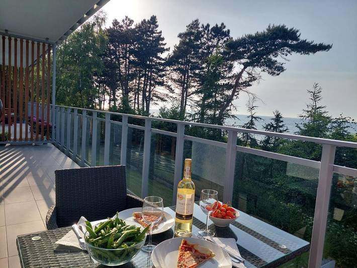 Apartament wakacyjny dla 4 osób, z Balkon i Jacuzzi oraz Taras i Basen dla dzieci w Gąski