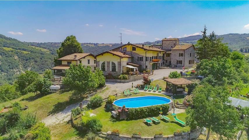 Agriturismo per 2 persone, con Terrazza e Giardino nonché Piscina e Panorama in Provincia di Reggio Emilia