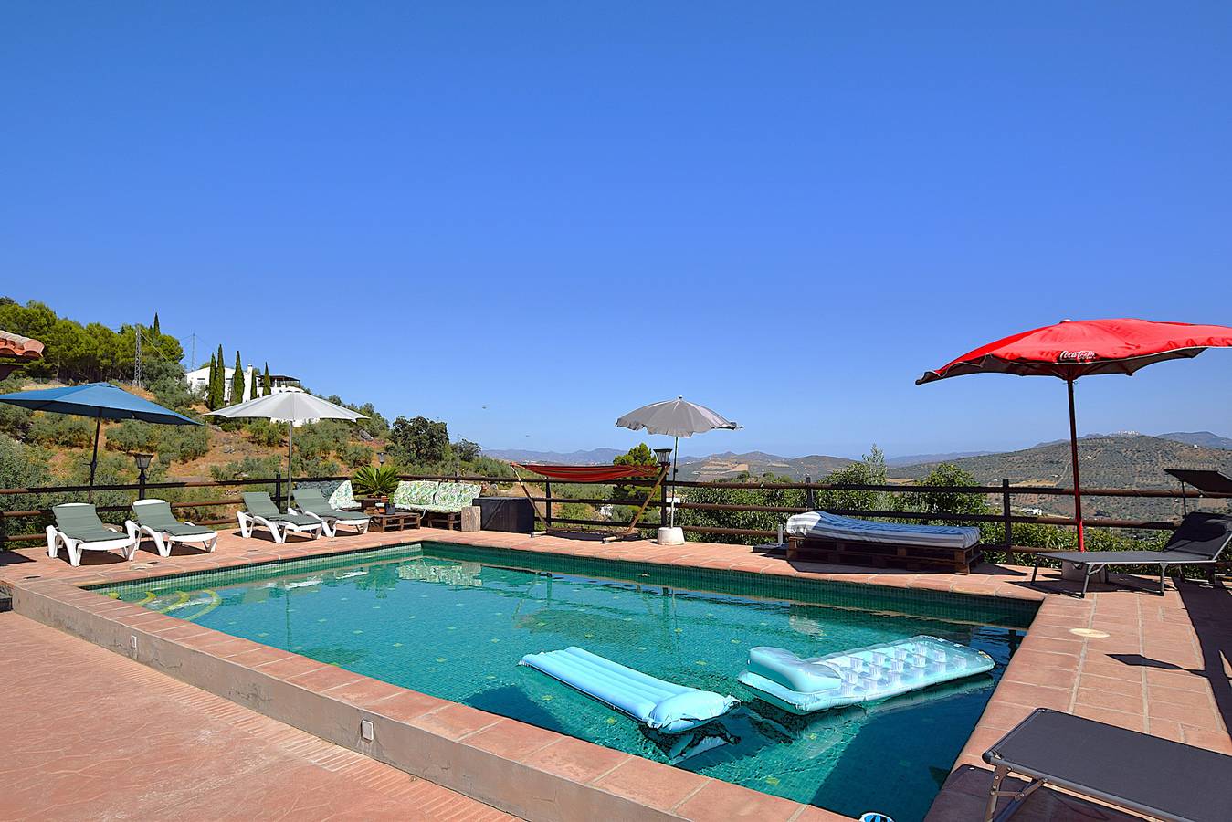 Idílica villa andaluza con piscina privada e impresionantes vistas in Riogordo, Cordillera Penibética