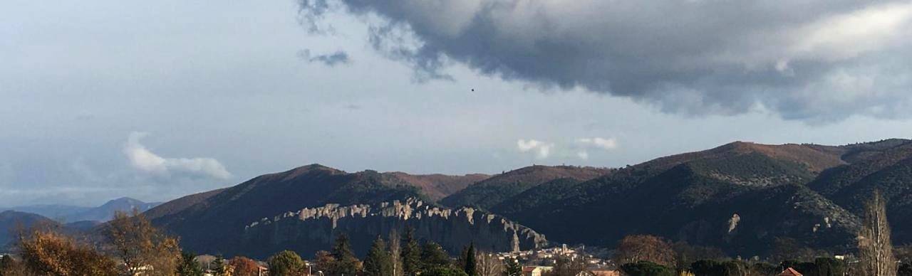 Gîte pour 2 personnes, avec vue et jardin à Peyruis - 2