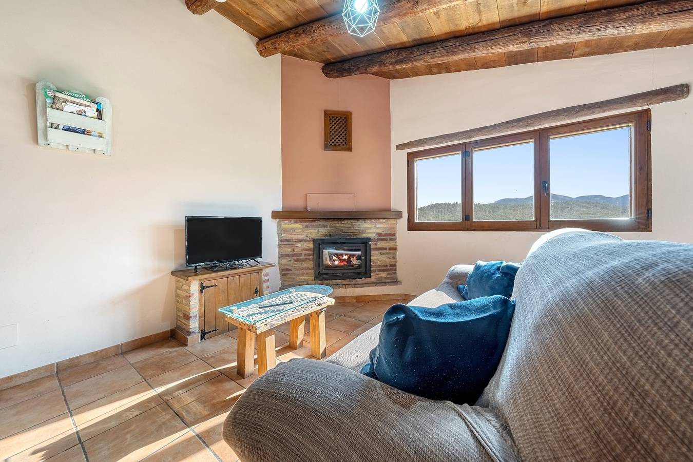 Casa rural 'La Sala' con vistas a la montaña, piscina compartida y Wi-Fi in Peñarroya de Tastavins, Massis dels Ports