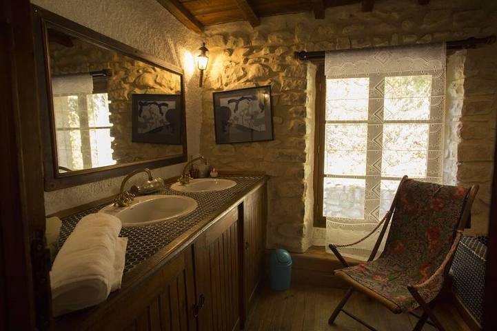 Gîte pour 14 personnes, avec jardin à Cliousclat - 4