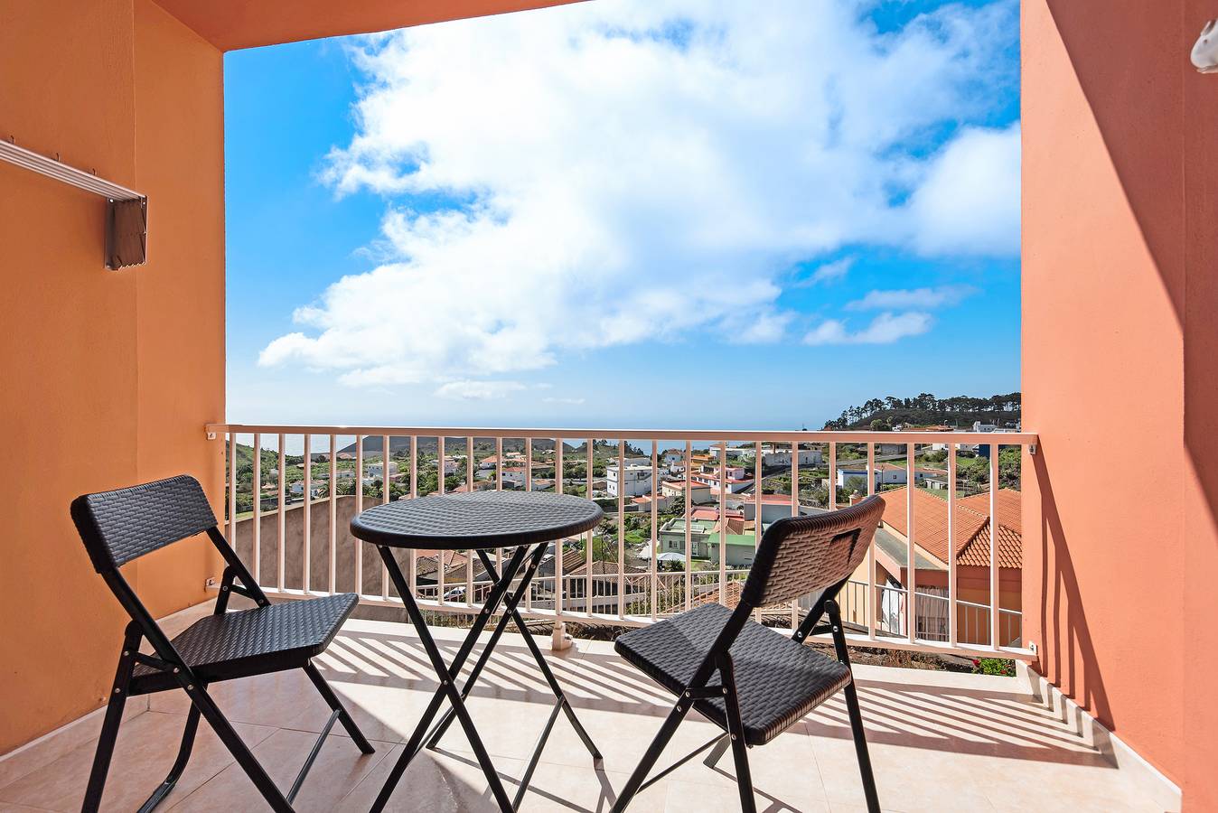 Casa de vacaciones 'Triana' con vistas al mar, terraza privada y Wi-Fi in Los Canarios, Fuencaliente de La Palma