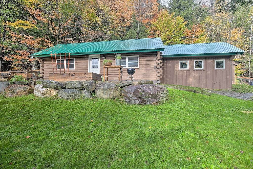 Cambridge Cabin < 2 Mi to Smugglers' Notch! in Smugglers' Notch