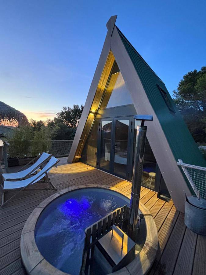 Chambre d’hôte pour 2 personnes, avec terrasse ainsi que jardin et jacuzzi