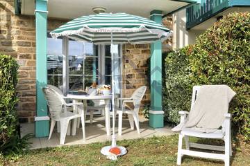 Gîte pour 4 personnes, avec terrasse et piscine, animaux acceptés dans Plage de Grève Blanche (Guilvinec)