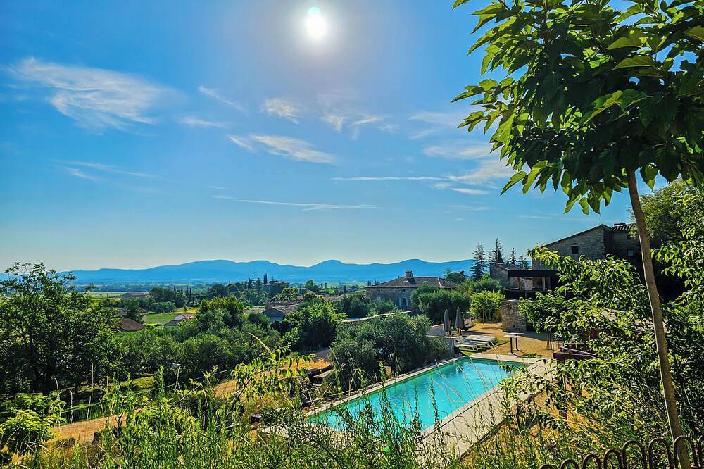 Domaine au sud Ardeche avec 4 gites independant, grande piscine, poolbar, in Banne, Parc national des Cévennes