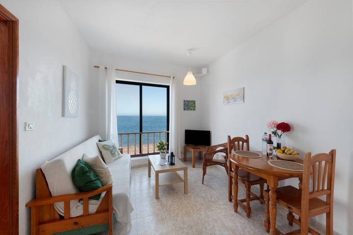 Ganze Wohnung, Apartment 'La Bayana - 5' mit Meerblick, Gemeinschaftspool und Wlan in Puerto Naos, Los Llanos de Aridane