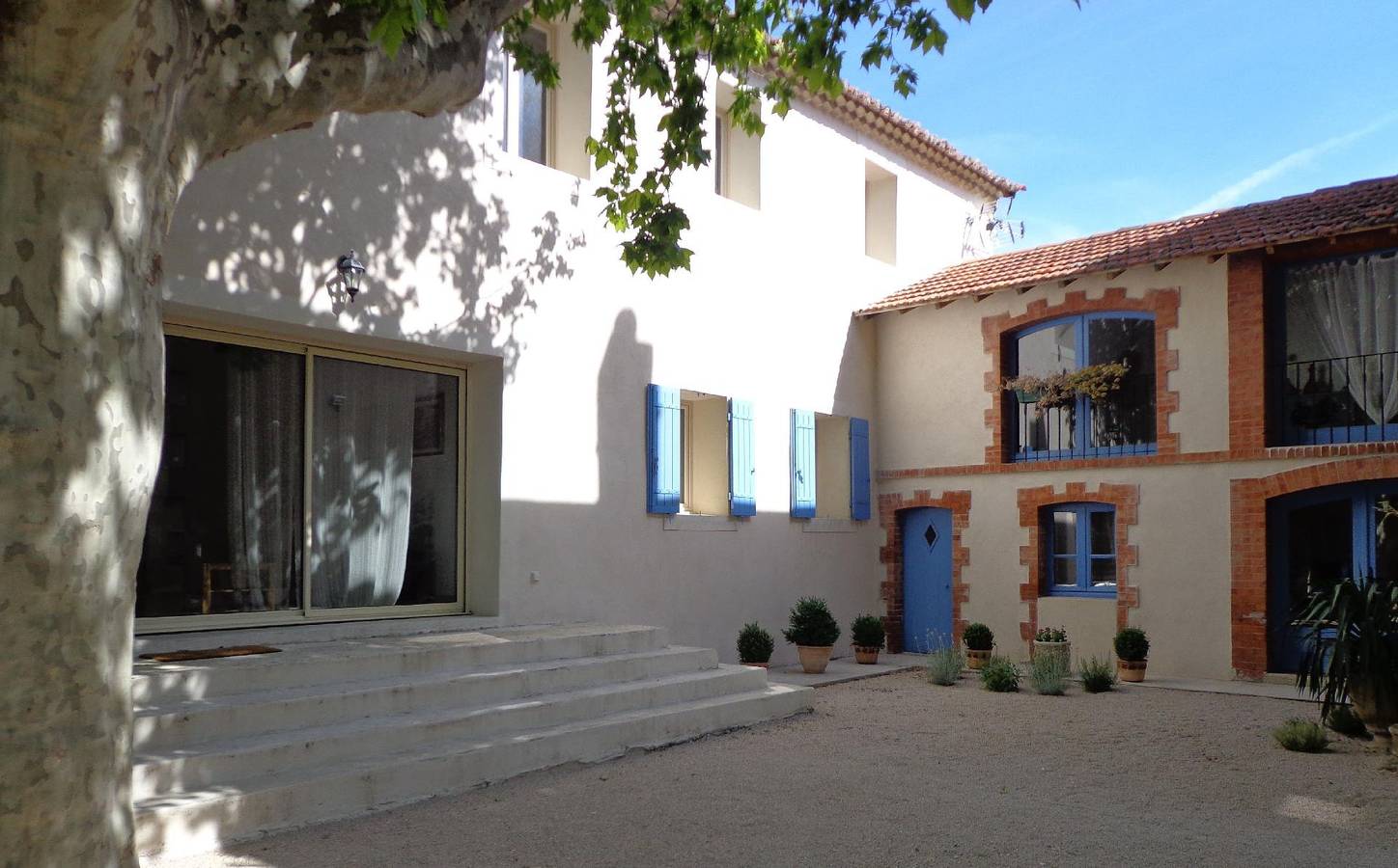 Entire holiday apartment, Domaine Les Rivales in the Provence, L'olivier in Cavaillon, Parc naturel régional du Luberon