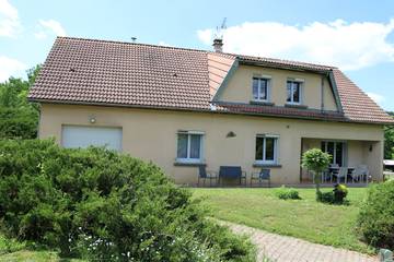 Gîte pour 8 personnes, avec jardin à Saint-Pierre-le-Chastel