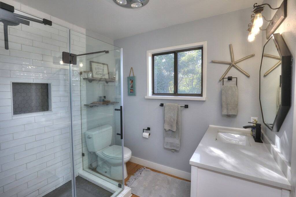 Mountain views. Montecito, Beach, Santa Barbara, large home. Separate Studio. in Montecito, Santa Barbara County