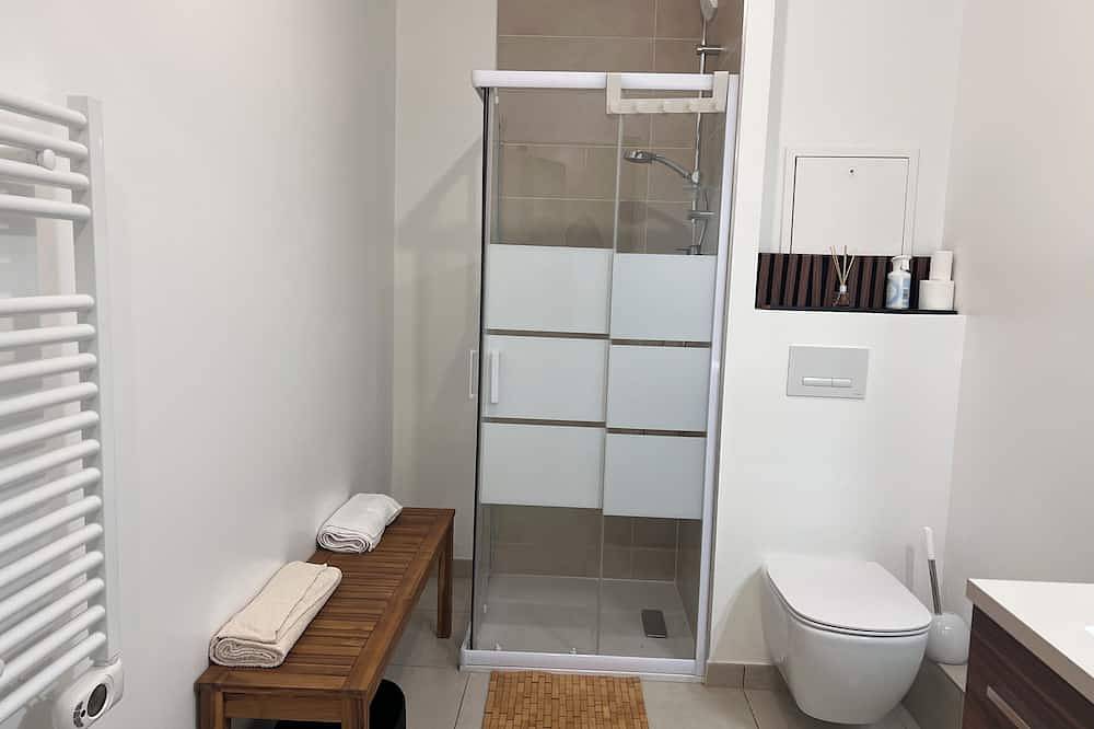 Apartamento entero, Apartment with terrace and private garden near Disney & shopping center  in Bussy-Saint-Georges, Sena y Marne