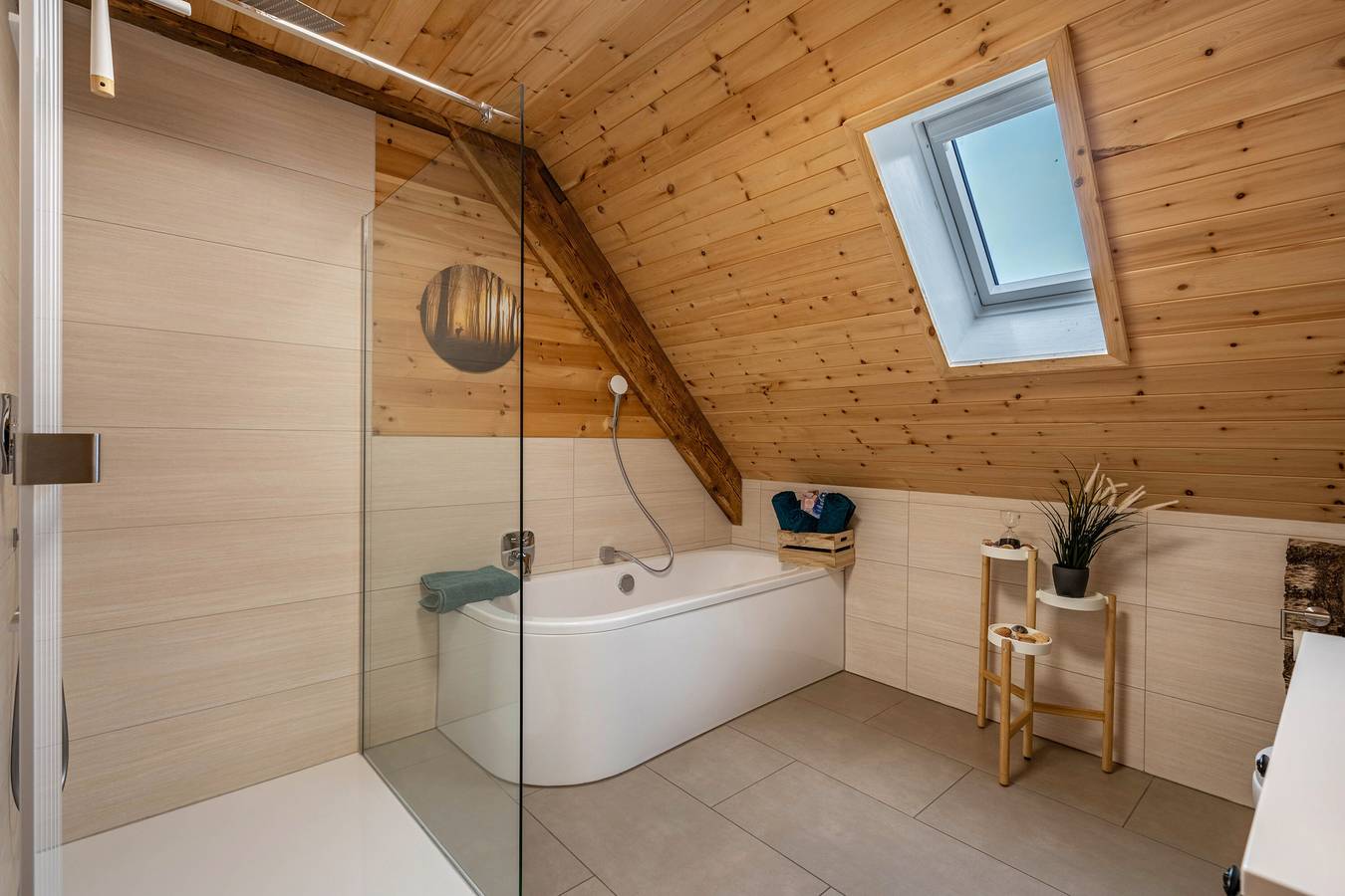 Geheel appartement, Vakantiewoning 'Schwarzwald Chalet - Karlshütte' met bergzicht, privéterras en wifi in Gütenbach, Zuidelijk Zwarte Woud