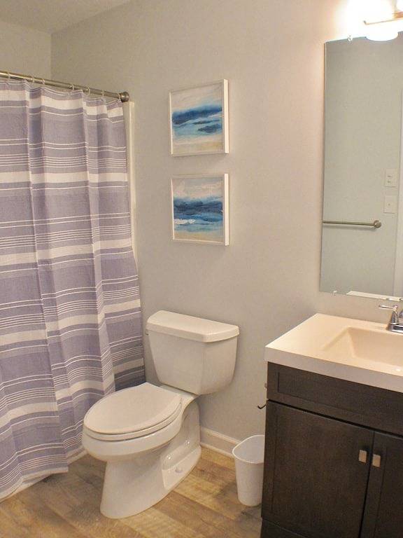 Ganze Wohnung, Beach Haven, Neu & Renoviert, 2018! , weniger als 1 Block zum Strand! Volle Küche. in Nags Head, Dare County