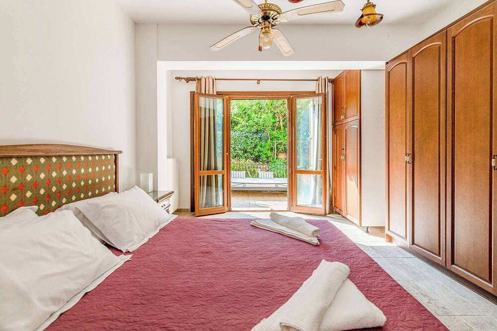 Odyssey's Palace - Escape in Mythical Ithaca in Platrithias, Greece