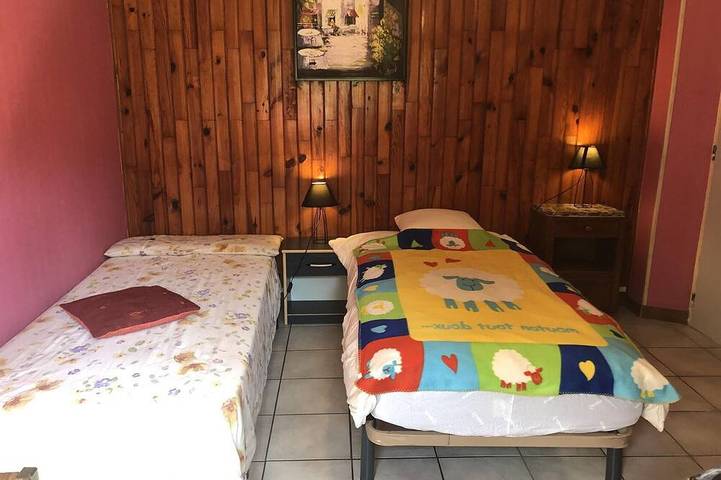 Gîte pour 10 personnes, avec jardin, animaux acceptés à Saint-Bresson - 3