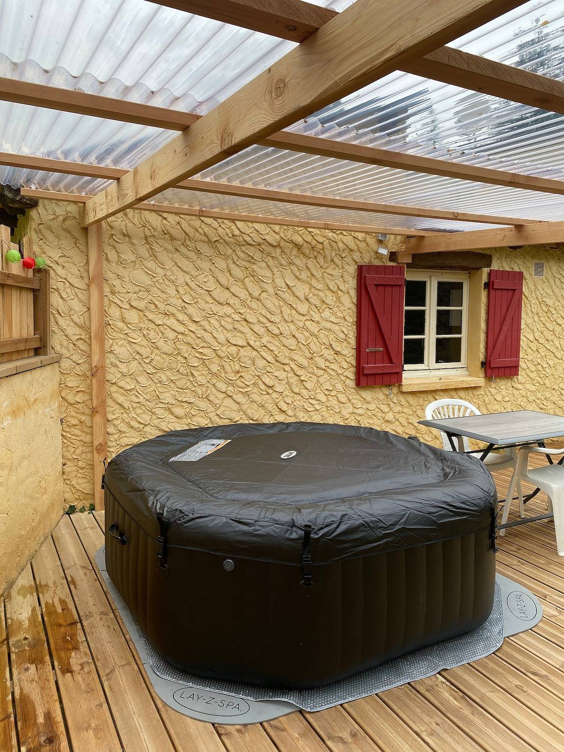 Maison de vacances « Camping Les Pialades - Gîte Spa » avec terrasse privée et Wi-Fi in Nabirat, Périgord Noir