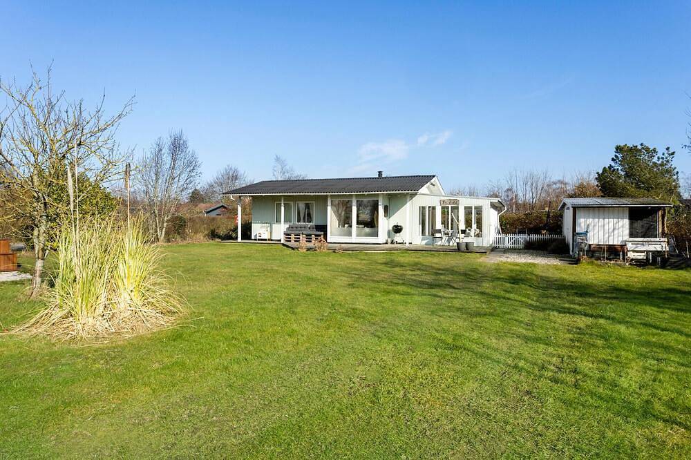 Cozy home in Svendborg with Wifi in Stenodden, Tåsinge