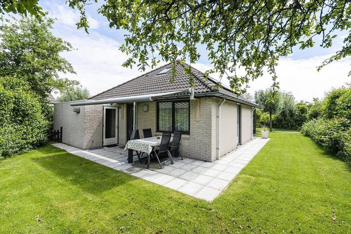 Huisje aan zee voor 6 personen, with terras and sauna as well as balkon/terras in Vlissingen