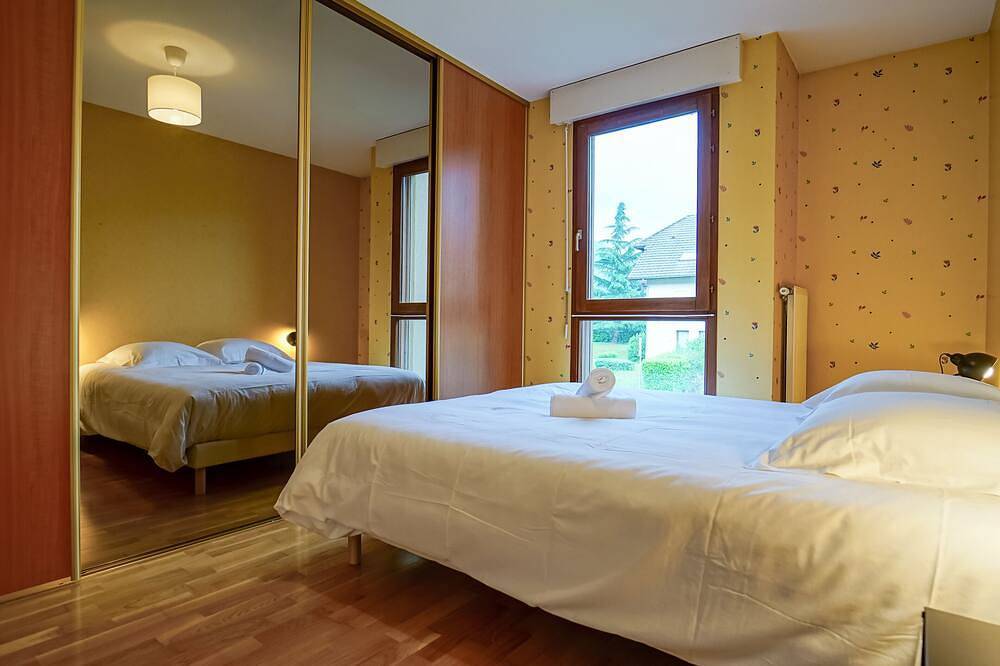 Apartamento entero, Le Bleu du Lac - 150m from the lake - terrace & parking in Sevrier in Sévrier, Parque natural regional del Macizo de Bauges