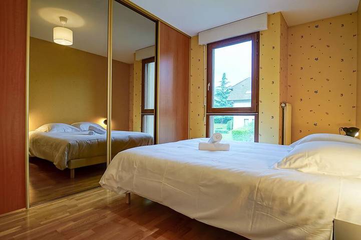Appartement entier, Le Bleu du Lac - 150m du Lac - terrasse & parking à Sevrier in Sévrier, Parc naturel régional du Massif des Bauges