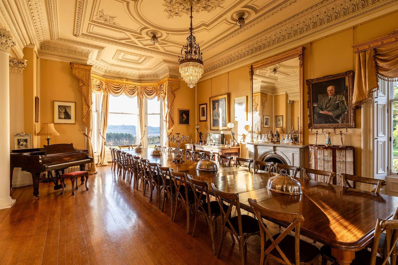 Errol Park - Grand Stately Home & Views, Sleeps 20! in Perthshire