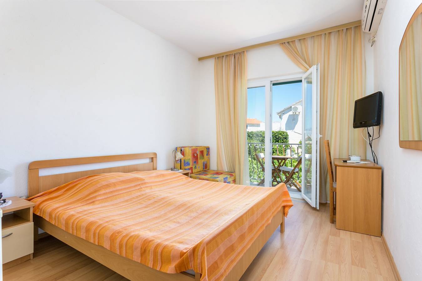 Room with balcony and sea view Supetar, Brač S-5658-c in Supetar, Brac