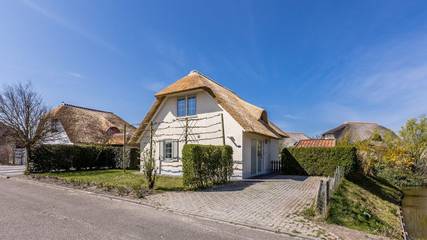 Ferienhaus für 6 Personen, mit Terrasse und Pool sowie Garten in Domburg