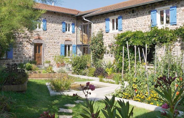 Chambre d’hôte pour 5 personnes, avec terrasse ainsi que vue et jardin à Ronno