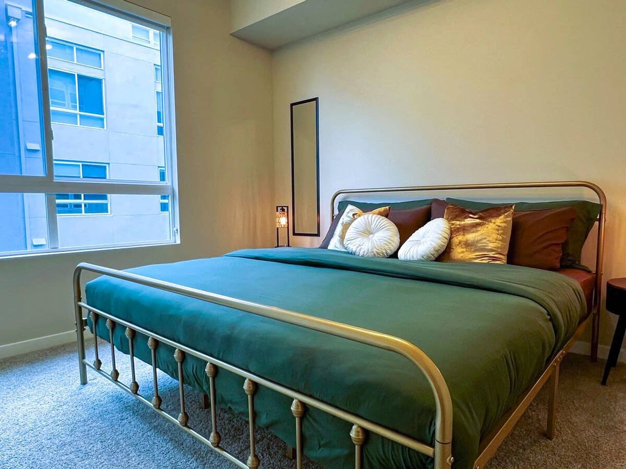 Entire apartment, Boho Style Home La -Free Parking 10 Min To Cedars in Hancock Park, Los Angeles