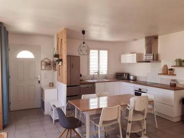 Gîte pour 6 personnes, avec terrasse ainsi que vue et jardin à Mallemoisson