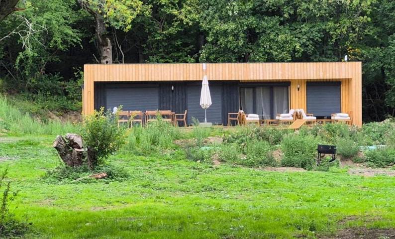 Chalet pour 10 personnes, avec jardin ainsi que vue et piscine à Chambon-sur-Lac - 3