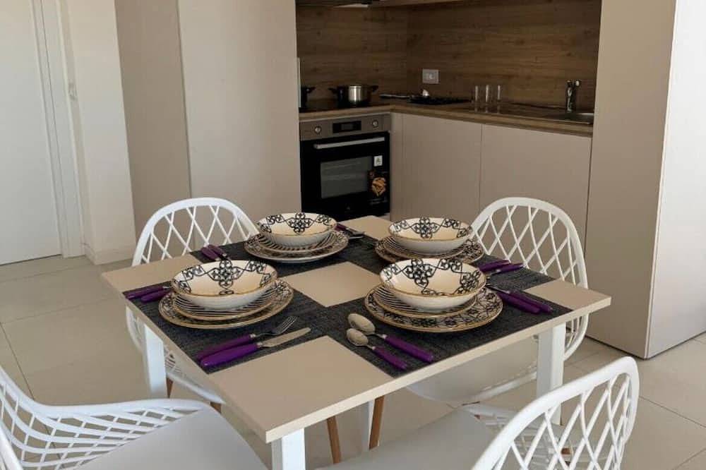 Apartment with large terrace sea view, roof terrace with whirlpool in Cirò Marina, Golfe de Tarente