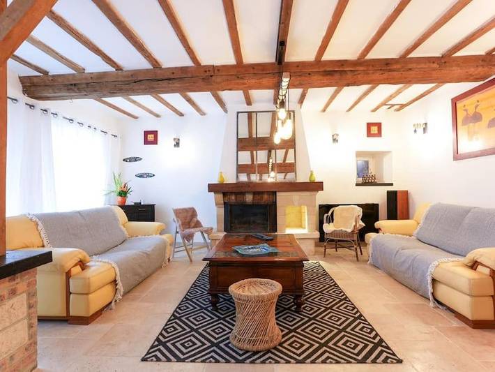 Location de vacances pour 8 personnes, avec jardin ainsi que piscine et jacuzzi à Barbery