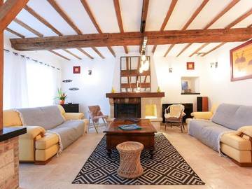 Gîte pour 8 personnes, avec jacuzzi ainsi que piscine et jardin à Barbery