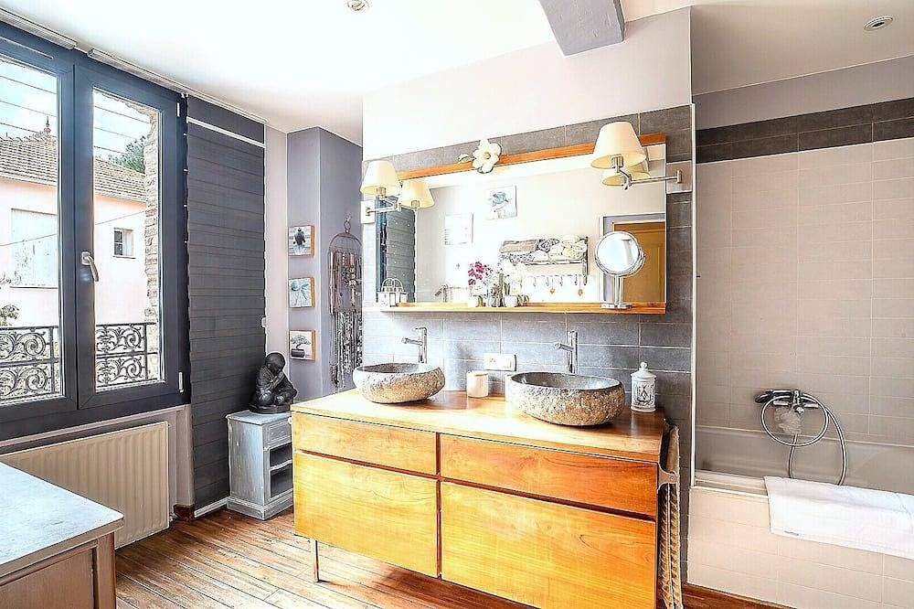 Charming house with intimate garden & Roman plunge pool – sleeps 6 in Saleilles, Côte d'Améthyste