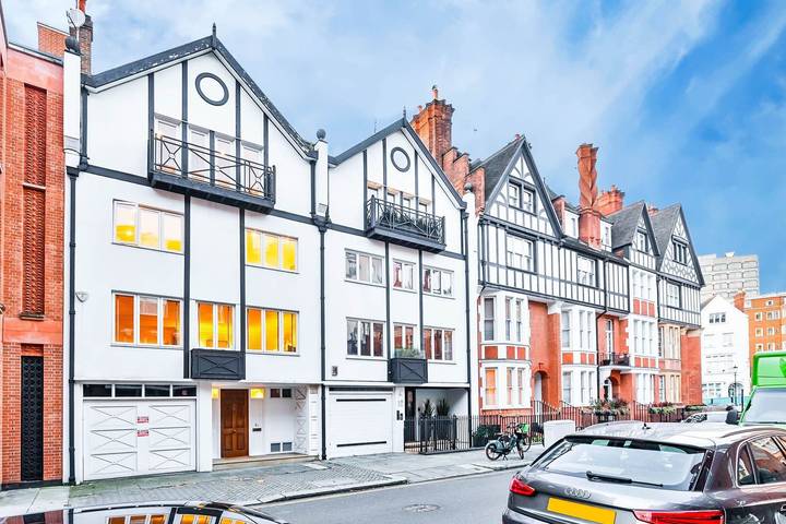 Vacation rental for 12 people, with yard and sauna in Knightsbridge
