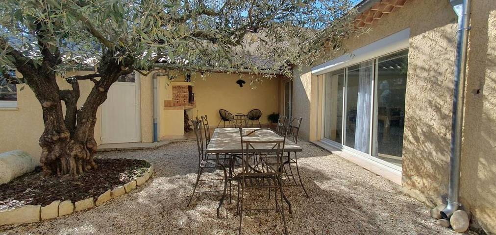 Appartement de vacances pour 5 personnes, avec Jacuzzi et Terrasse ainsi que Jardin et Piscine