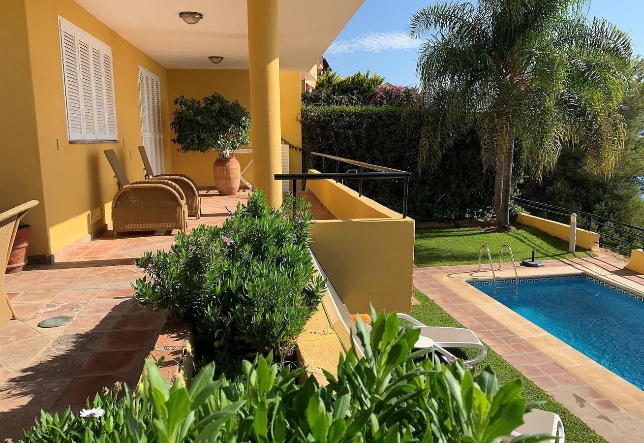 Villa "Casa Heidi" com vista para o mar, piscina, varanda, ar condicionado e Wi-Fi in Cerro Gordo, Almuñécar