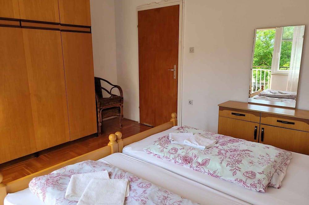 Ganze Wohnung, Ferienwohnung mit Balkon und Montagepool in Plomin, Ostküste Istrien
