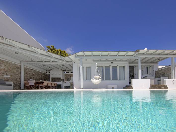 Vacation rental for 9 people, with Terrace and Yard as well as Pool in Mykonos